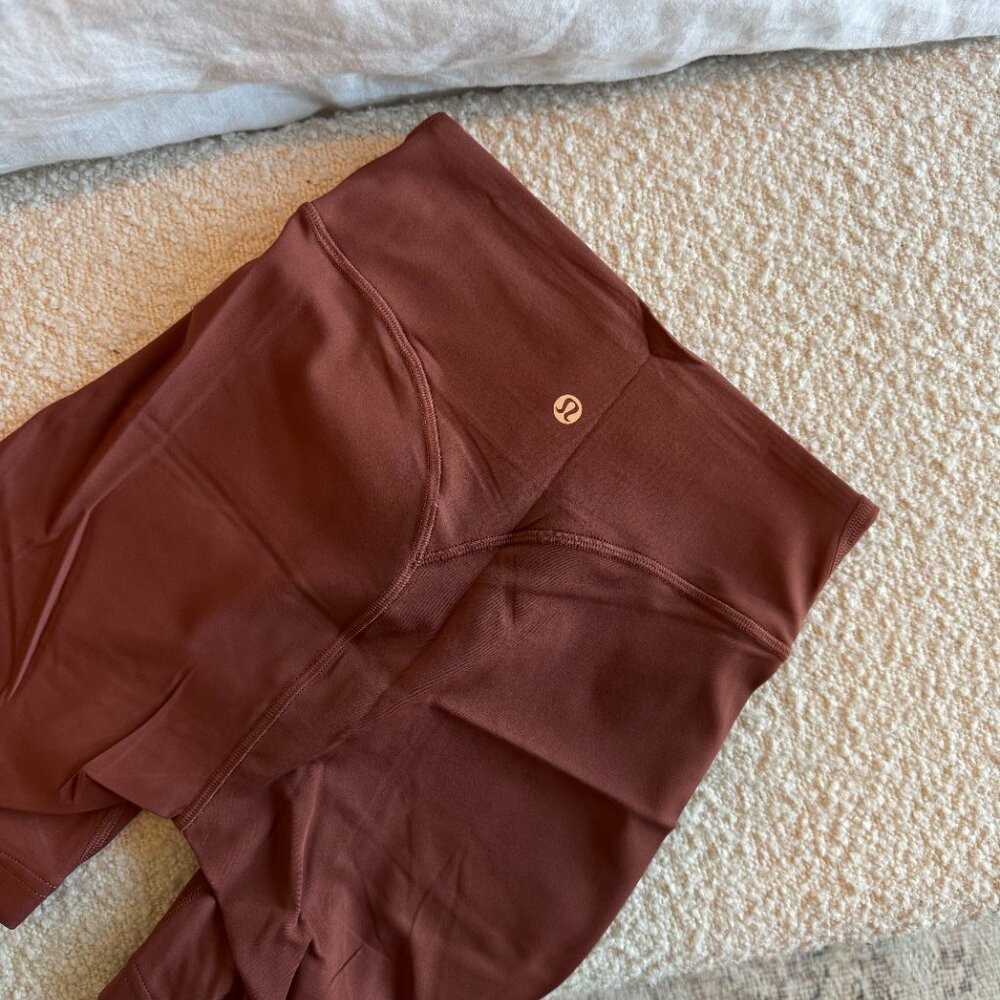 Lululemon Breezethrough High-Rise Short 6" - 6 - Picture 4 of 4